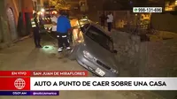 San Juan de Miraflores: Auto quedó en una pendiente a punto de caer sobre viviendas