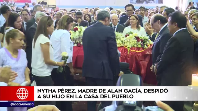 Alan García: su madre, Nytha Pérez, asistió al velorio en la Casa del Pueblo