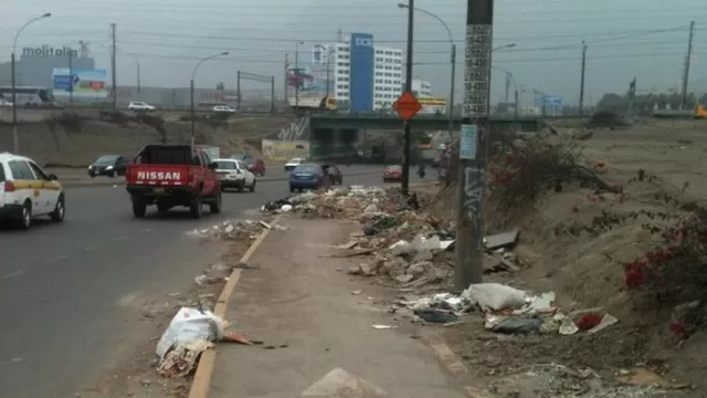 #AlertaNoticias: Desmonte y basura obstruyen ciclovía en la Av. Universitaria