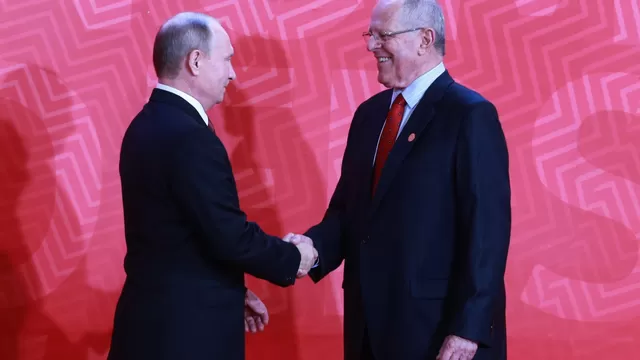 APEC 2016: Presidente ruso invitó a PPK a visitar su país 
