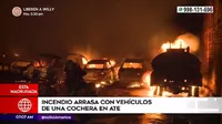 Ate: Incendio arrasó con varios vehículos que estaban en una cochera