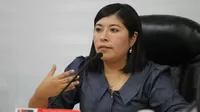 Betssy Chávez entregó pasaporte diplomático y pidió reforzar su seguridad 