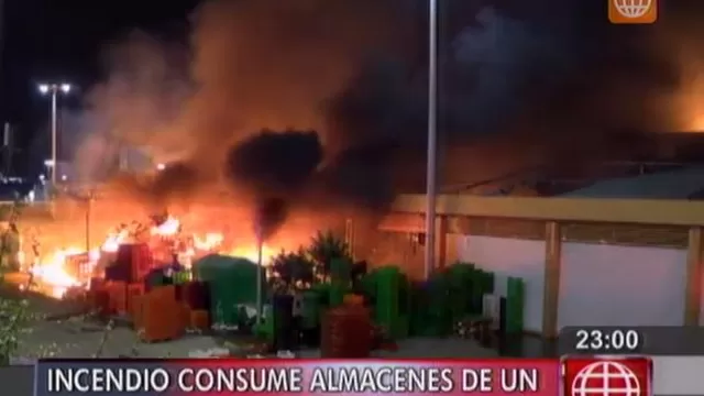 Incendio en Asia: bomberos controlaron incendio en almacén de supermercado