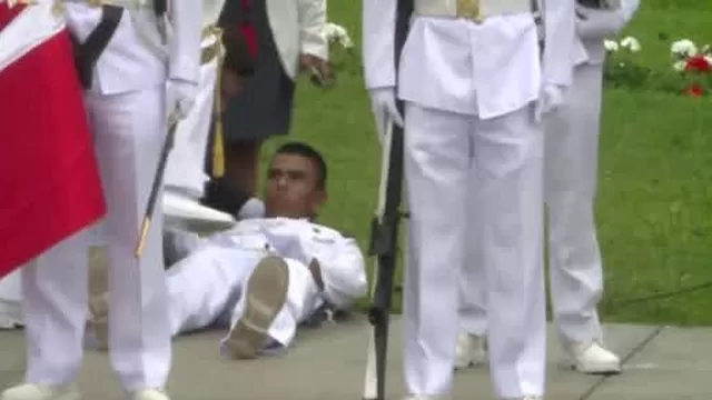 Se desmayó cadete durante ceremonia por el Día de las Fuerzas Armadas