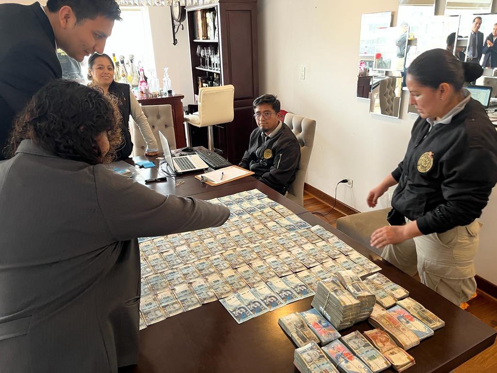 Hallan S/360 000 en efectivo en casa de teniente alcalde del Callao