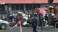 Cercado de Lima: Ambulantes invaden pistas y veredas de puente sobre Vía Expresa Grau