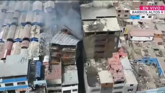 Cercado de Lima: Edificio al borde del colapso tras incendio