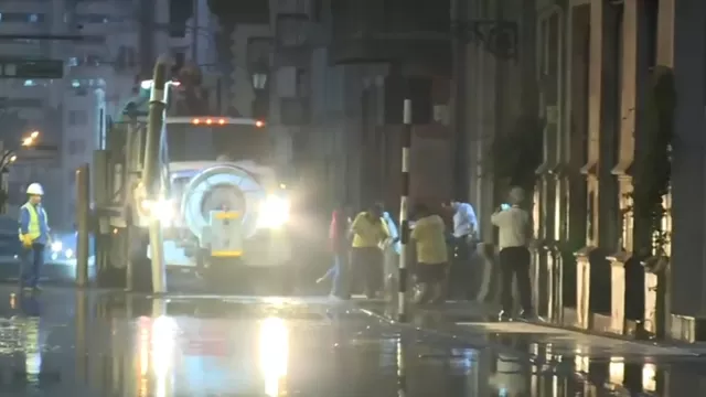 Cercado de Lima: Reportan gran aniego en el Centro de Lima tras la rotura de una tubería