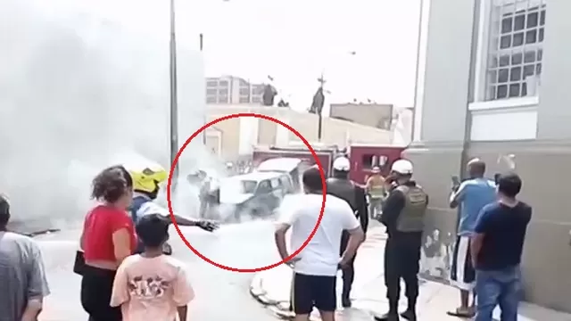 Cercado de Lima: Vehículo se incendió cerca a la Maternidad de Lima