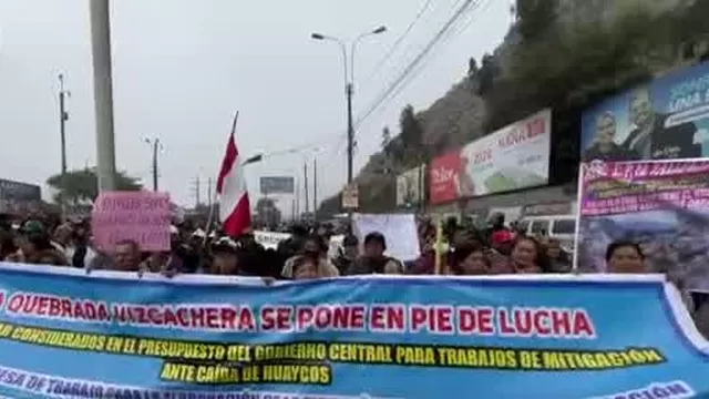 Chosica: Bloquean carretera central en protesta por falta de presupuesto para mitigación de huaicos