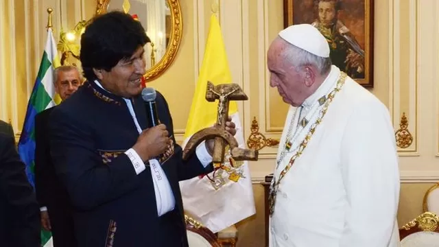 Cipriani criticó a Evo Morales por polémico regalo al Papa Francisco
