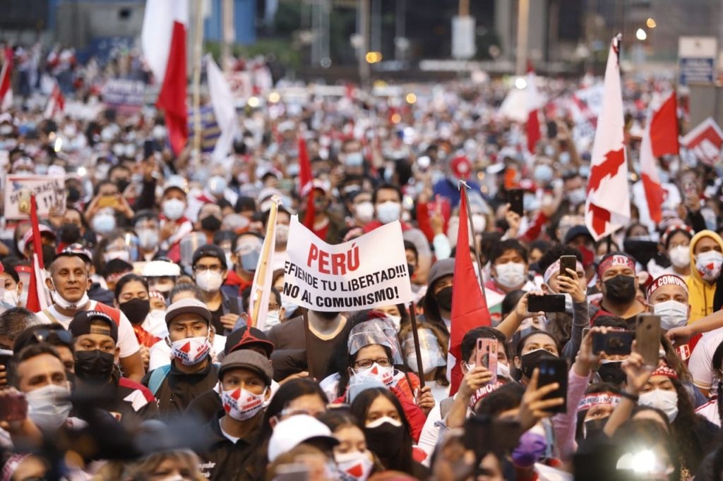 Ciudadanos participaron en la Marcha por la paz y democracia en Lima y provincias