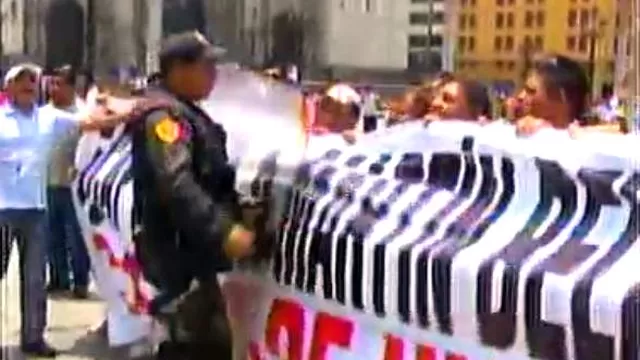 Protestaron en la Plaza Mayor de Lima para exigir la captura de Martín Belaúnde