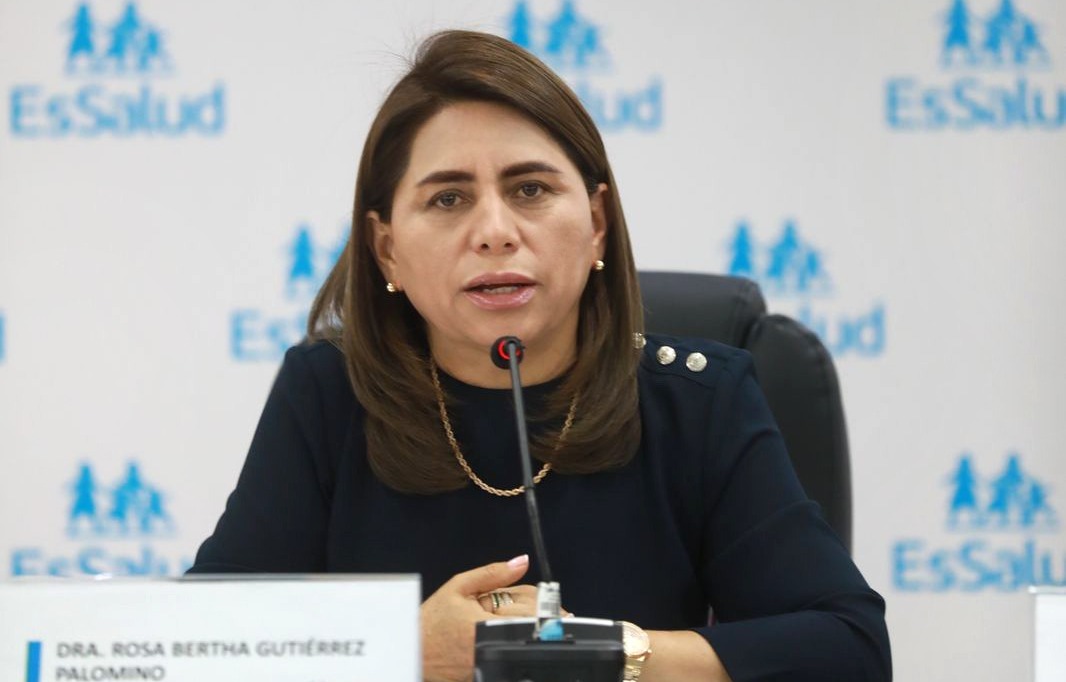 Rosa Gutiérrez inició funciones como flamante presidenta de EsSalud - Foto: EsSalud