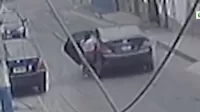 Comas: Adolescente quedó atrapada al interior de auto de ladrón que se llevó su celular