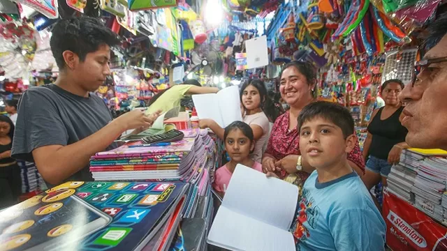 Compras escolares (imagen referencial). Foto: Andina