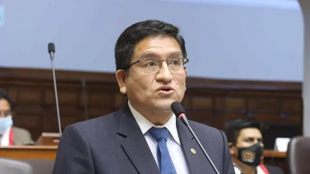 Congresista Elías Varas presentó su renuncia irrevocable a la bancada de Perú Bicentenario