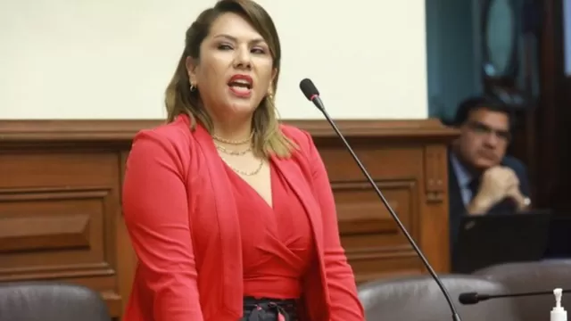 Congreso: Digna Calle marcó asistencia pese a no tener licencia