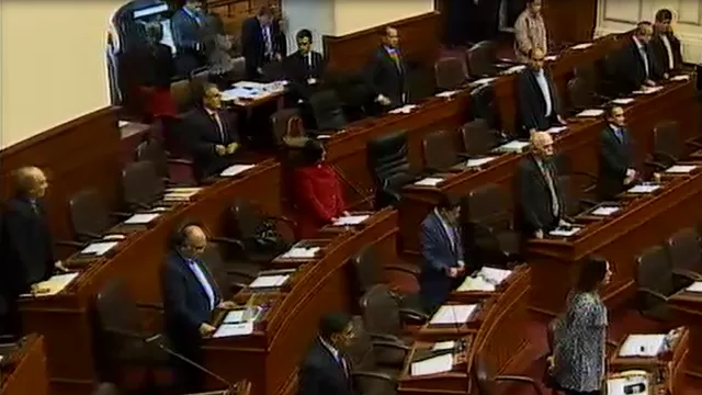 La hoja circuló entre los 66 parlamentarios presentes. 