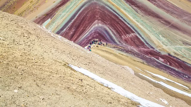 Montaña de los siete colores dañada. Foto: descubriendomundos.com
