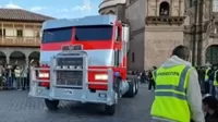 Cusco: Fanáticos presentan réplicas de los Transformers por las calles de la ciudad imperial