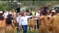 Dina Boluarte bailó danza típica en su llegada a Loreto