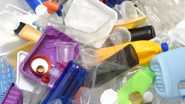 Aprueban reglamento de ley que regula el plástico de un solo uso y envases descartables