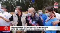 Elecciones 2021: Hernando de Soto sufrió un resbalón antes de iniciar un mitin en Huancayo