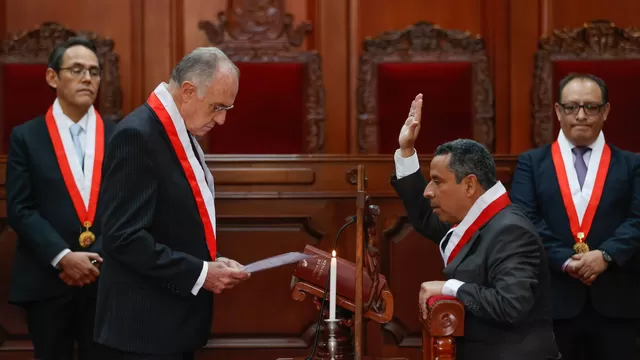 Francisco Saravia juró como presidente del TC. Foto: Andina