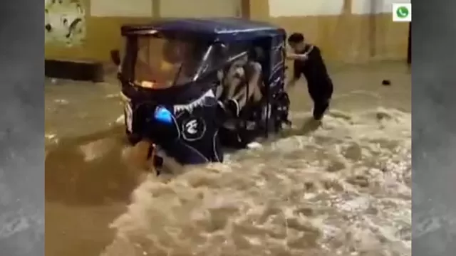 Una fuerte lluvia inundó calles y avenidas de Piura y Tumbes