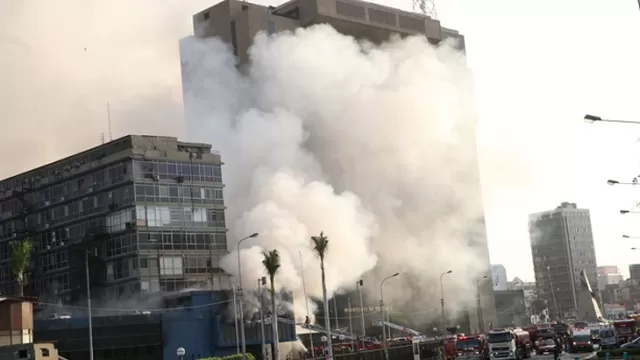 Bomberos controlaron incendio en el Cuartel General de la FAP / Foto: Andina