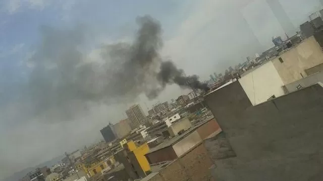 Incendio en casona cerca a Palacio de Justicia en el Cercado de Lima 