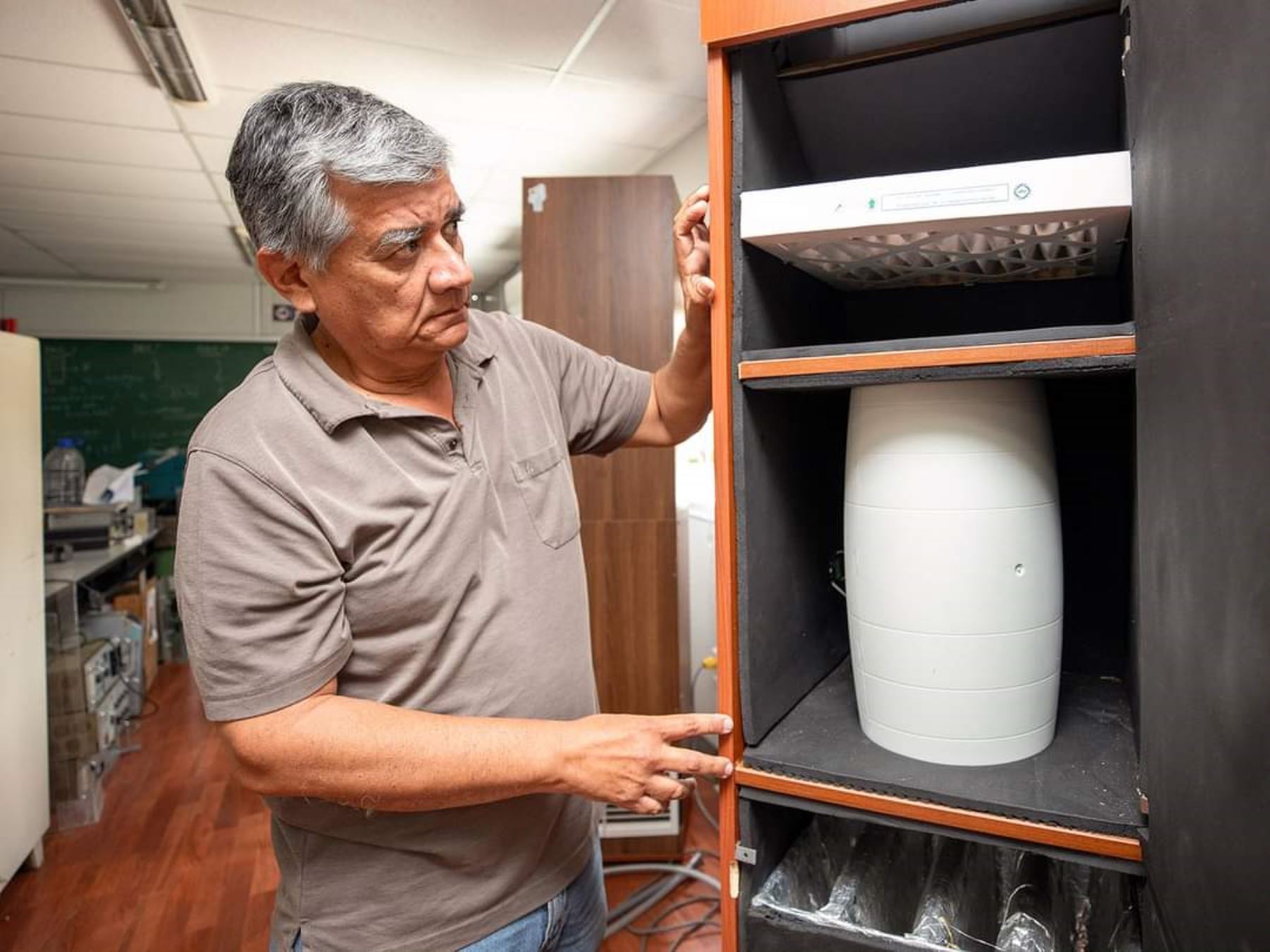 Peruanos crean un equipo que ventila, purifica el aire y ahorra energía. Foto: PUCP