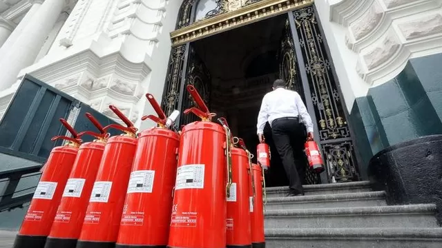 Congreso instaló extintores nuevos, tras conocerse que estaban vencidos 