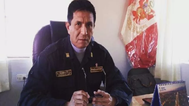 El comandante PNP Néstor Gonzales Cometivos fue trasladado a la capital en un avión comercial: Foto: Andina