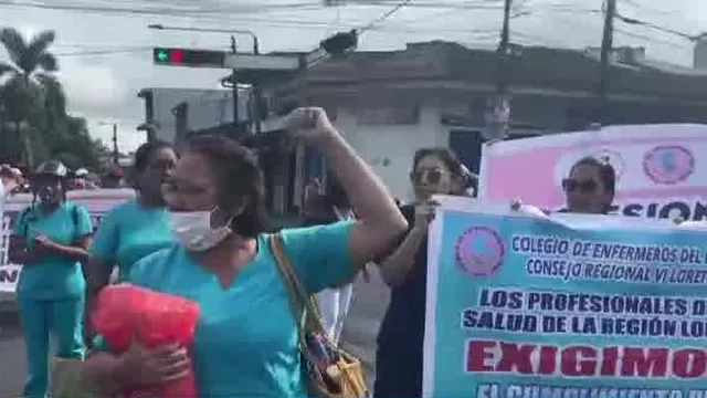 Iquitos: Protesta de profesionales de la salud exigen cumplimiento de acuerdos laborales