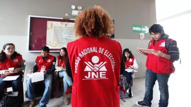Fiscalizadores del JNE verifican publicidad estatal en Lima y Callao. Foto: archivo El Comercio.