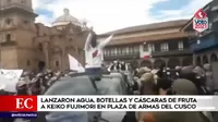 Cusco: Lanzaron agua, botellas y cáscaras de fruta a Keiko Fujimori en plaza de Armas