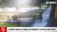 Ladrón asalta a pareja en parque y huye en bicicleta