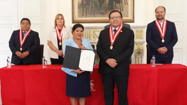 Magally Santisteban recibió credenciales como legisladora