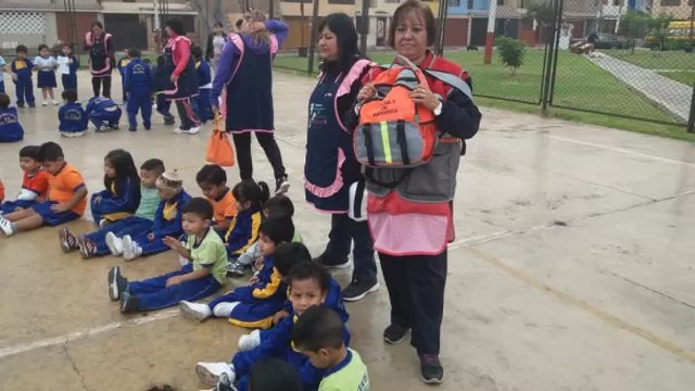 Supervisan colegios en Mala. Foto: Agencia Andina