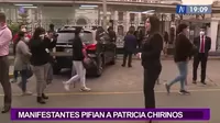 Manifestantes pifian a congresista Patricia Chirinos