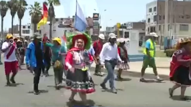 Manifestantes se desplazan por distrito de San Martín de Porres
