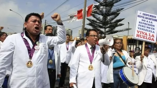 Médicos realizan huelga para pedir aumento de presupuesto. (Vía: Canal N)