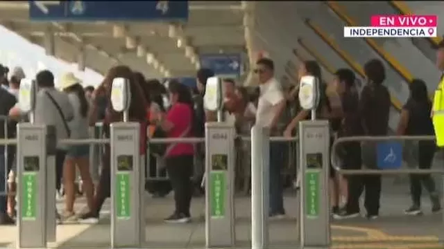 Metropolitano: Usuarios reportan demoras y largas colas en estaciones