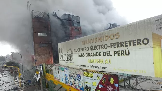 Ministro Grados calificó de tragedia el incendio en galería / Foto: Andina