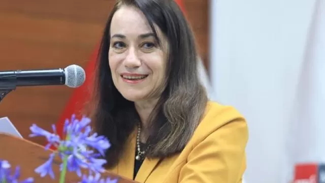 Ministra Ana Revilla pide reprogramar citación ante la Comisión Permanente 