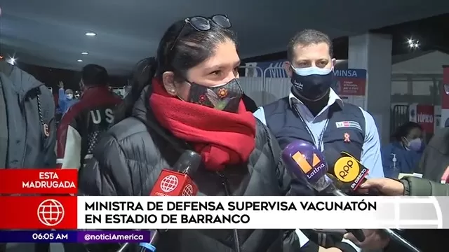 Ministra de Defensa supervisó Vacunatón en estadio de Barranco
