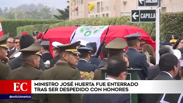 Ministro José Huerta fue enterrado tras ser despedido con honores militares