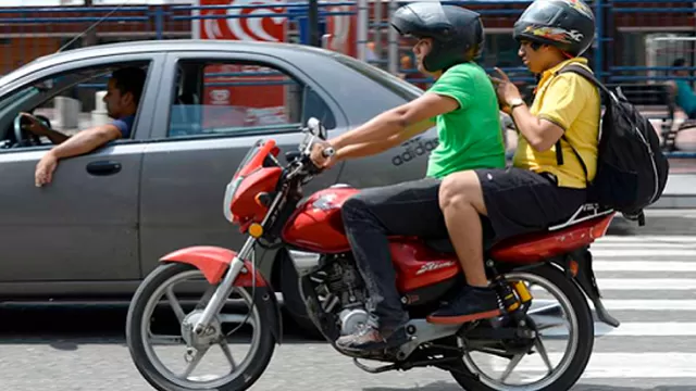Motociclistas recibirán multa si no acatan medida. Foto: El Comercio